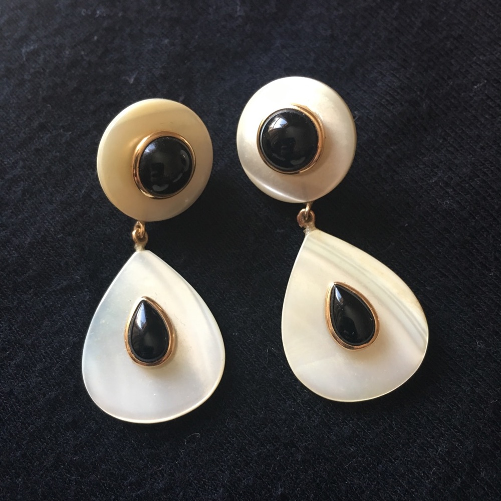 Mother of pearl and onyx earrings